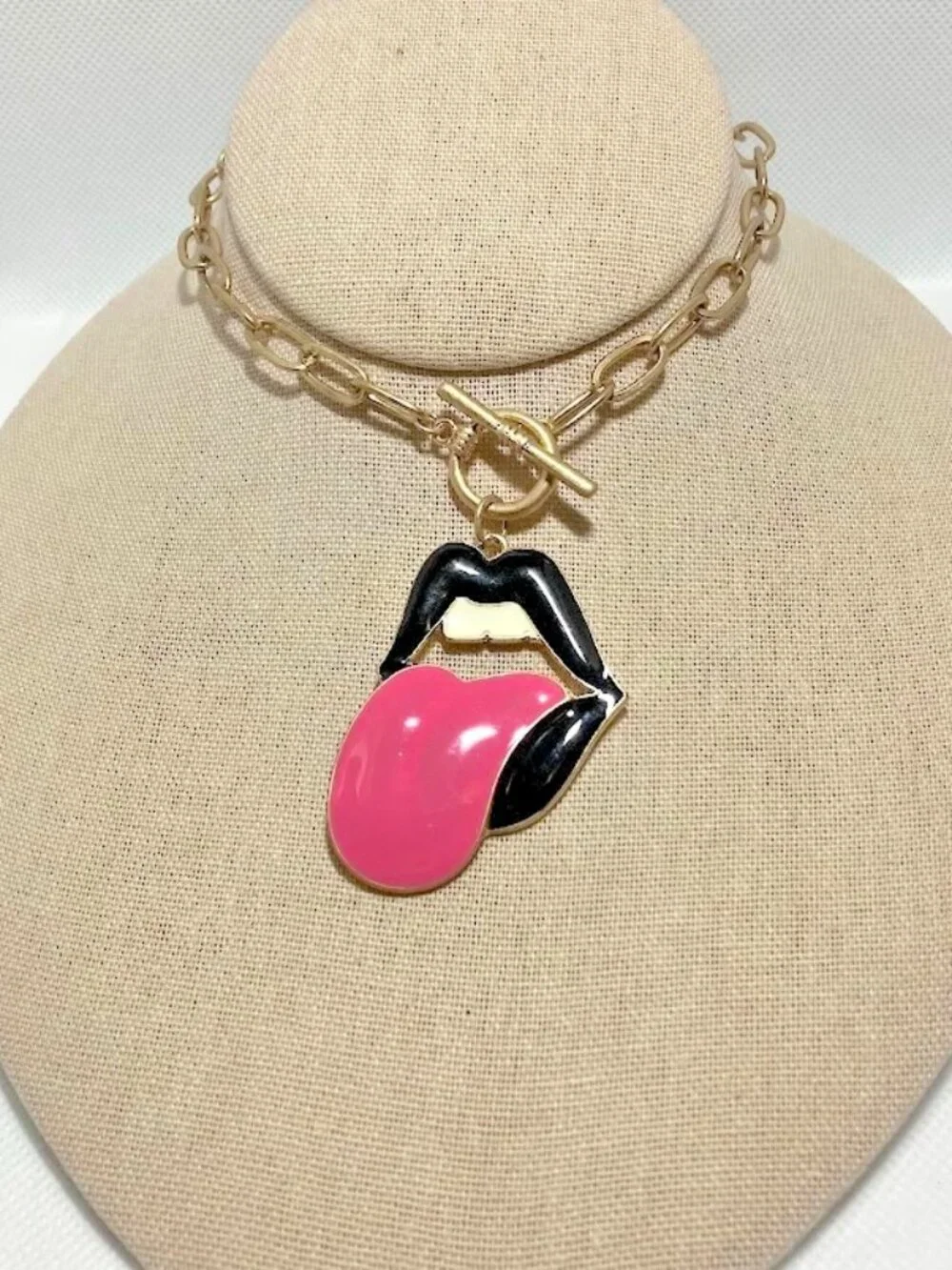 Front Toggle Lips Necklace Gold-Tone Paperclip Chain Pop Art Rock N Roll